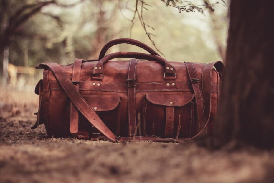 Bolsa de viaje de piel marrón para hombre